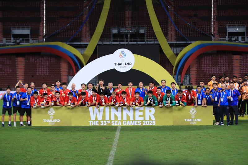 U22 Việt Nam tung HLV Kim Sang-sik lên ăn mừng HCV SEA Games! Đã quá Việt Nam ơi- Ảnh 5.