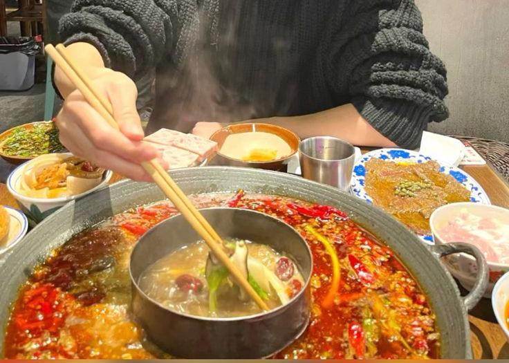 7 thói quen ăn lẩu “phá thận” cực nhanh nhưng hiếm người Việt nào chưa từng làm- Ảnh 2.