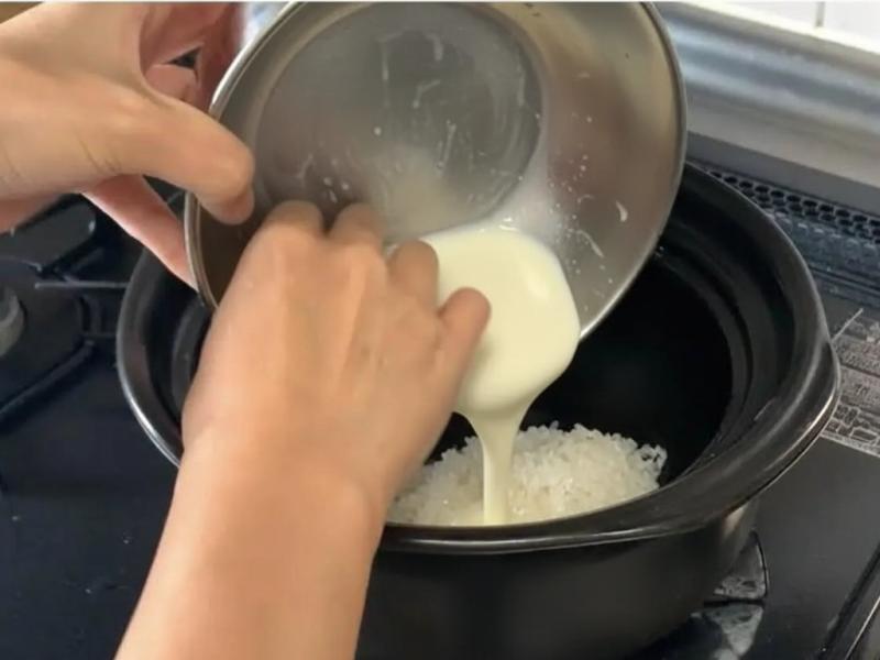 Nấu cơm bằng loại nước trắng đục này tốt gấp vạn lần nước lọc: Cơm ngon, dưỡng da, ngừa nhiều bệnh tật- Ảnh 2.