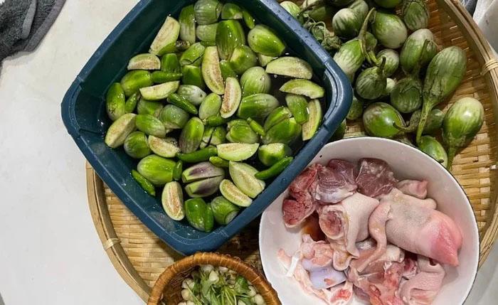 Loại quả mọc dại có vị đắng đặc trưng nay thành đặc sản, đặc biệt ngon khi nấu cùng thịt ba chỉ- Ảnh 5.