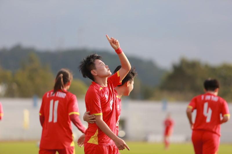 Đẳng cấp: Tuyển nữ Việt Nam thắng huỷ diệt 5-0 Indonesia, thẳng tiến chung kết SEA Games 33- Ảnh 2.