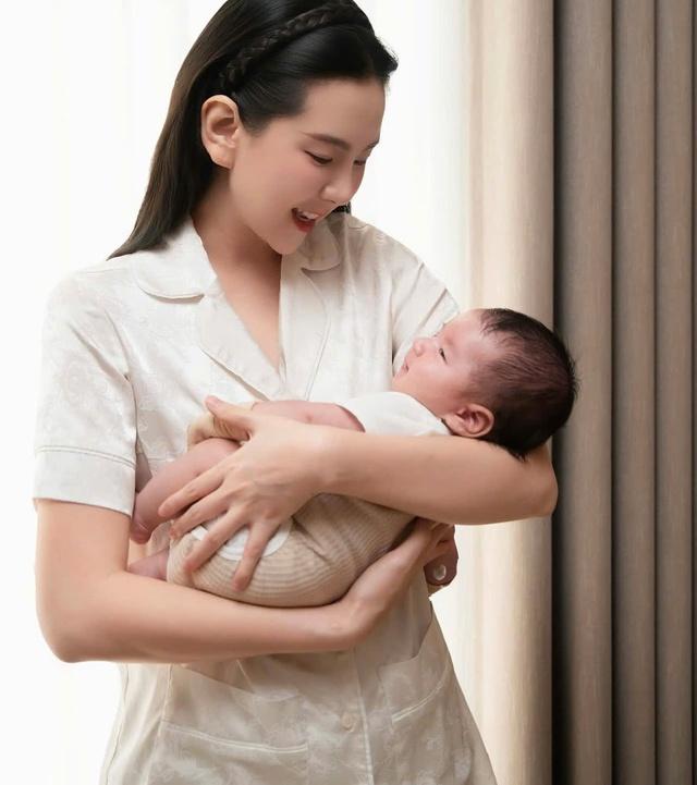 Sao Vbiz đón “em bé rắn” trong năm 2025- Ảnh 1.