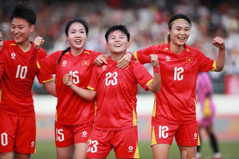 Bộ đôi "sóc nhỏ" 1m52 ghi bàn giúp tuyển nữ Việt Nam đè bẹp Myanmar, thẳng tiến vào bán kết SEA Games- Ảnh 8.