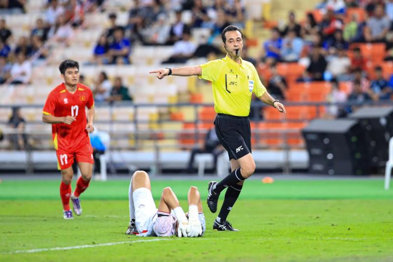 Bùng nổ cảm xúc SEA Games, ngắm trọn khoảnh khắc U22 Việt Nam thi đấu cực kiên cường trước Thái Lan- Ảnh 4.