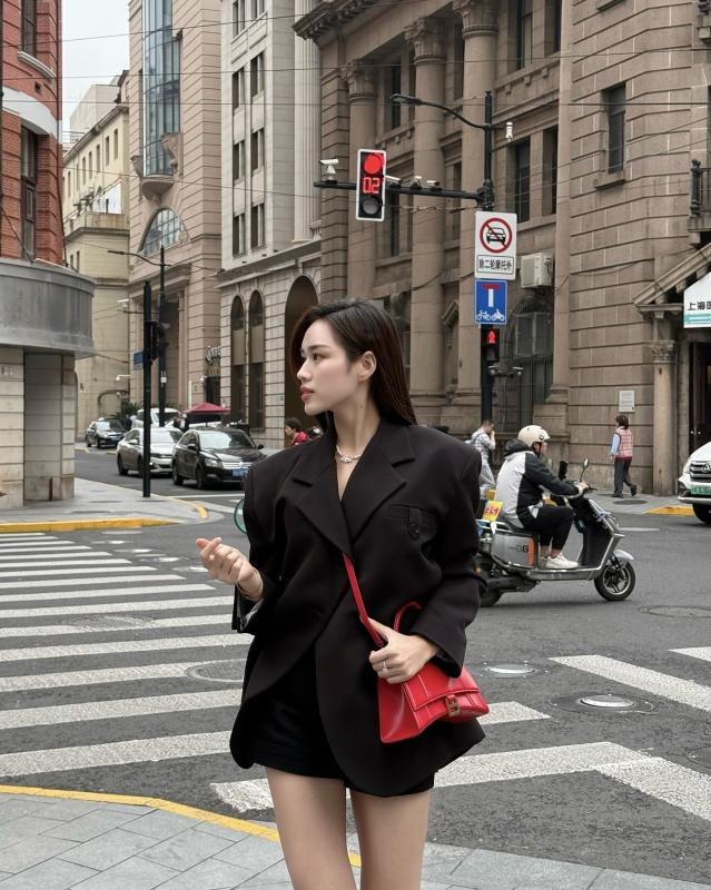 Gu chọn áo khoác của các nàng dâu hào môn: 5 kiểu là 