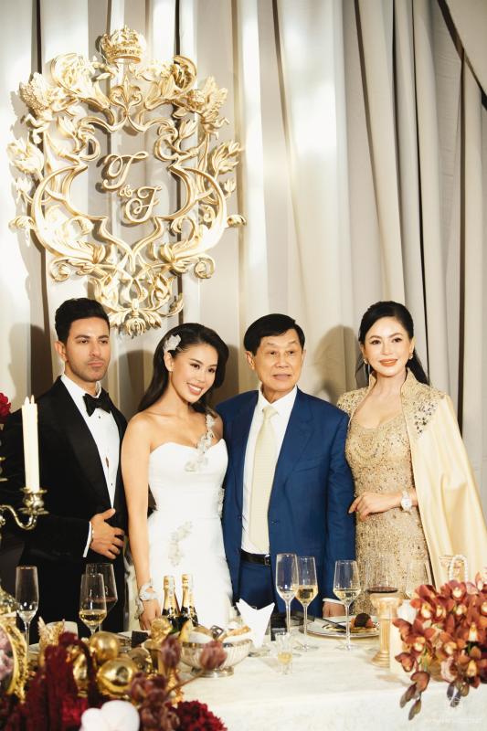 Điều phu nhân tỷ phú Johnathan Hạnh Nguyễn chỉ làm trong đám cưới ái nữ, 2 con dâu không có đặc quyền này!- Ảnh 1.