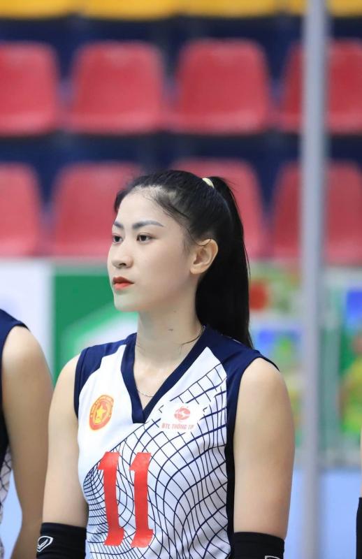 Hoa khôi bóng chuyền mang hàm Đại uý gây sốt với ảnh tổng kết 2025: Visual xinh đẹp, thành tích cực 