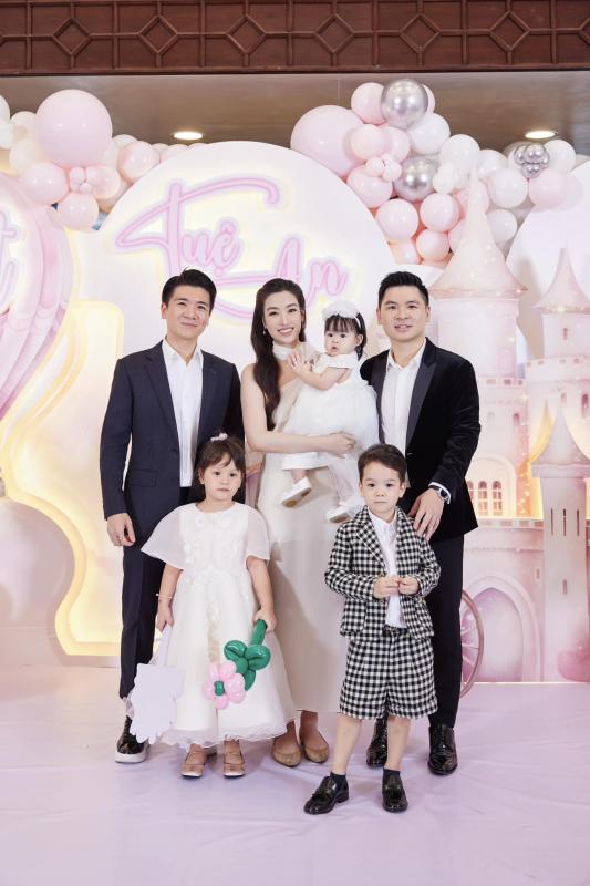 "Cậu ấm cô chiêu" nhà bầu Hiển - cháu Đỗ Mỹ Linh học trường quốc tế 700 triệu/năm, nói tiếng Anh như Tây gây sốt MXH- Ảnh 4.