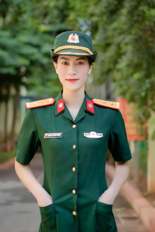 Hoa khôi bóng chuyền mang hàm Đại uý gây sốt với ảnh tổng kết 2025: Visual xinh đẹp, thành tích cực 