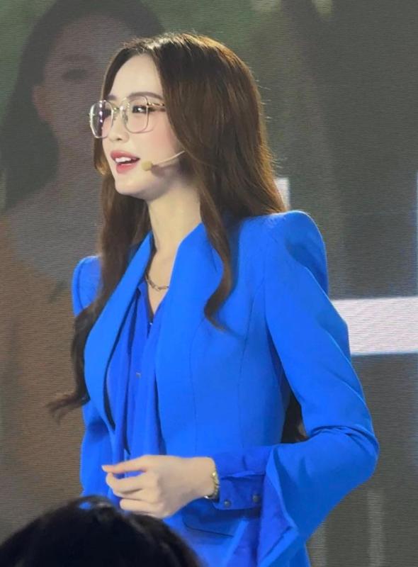 Cô mọt sách quê Cần Thơ có nhan sắc số 1 lục địa: Hào quang học bá toả sáng mọi khung hình- Ảnh 4.