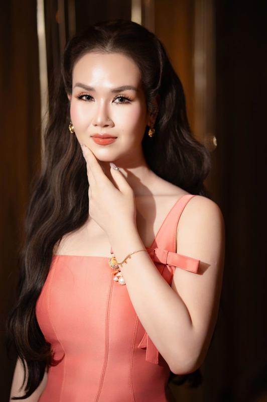Ca sĩ đắt show bậc nhất hiện nay: Có chồng đại gia cho tiền làm MV, bận con cái vẫn full lịch không biết mệt- Ảnh 1.