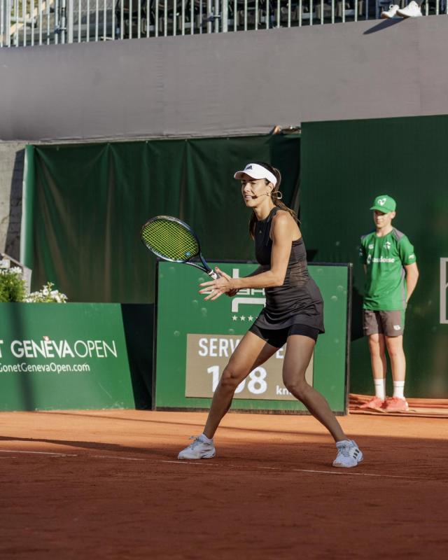 Ngôi sao tennis xinh đẹp tuyệt trần nộp đơn ly hôn huyền thoại MU vì bị 