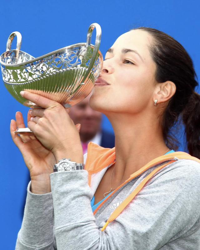 Ngôi sao tennis xinh đẹp tuyệt trần nộp đơn ly hôn huyền thoại MU vì bị 