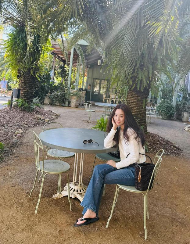 Ngắm mà mê style tối giản, chất đến từng bộ của nữ diễn viên 44 tuổi- Ảnh 8.