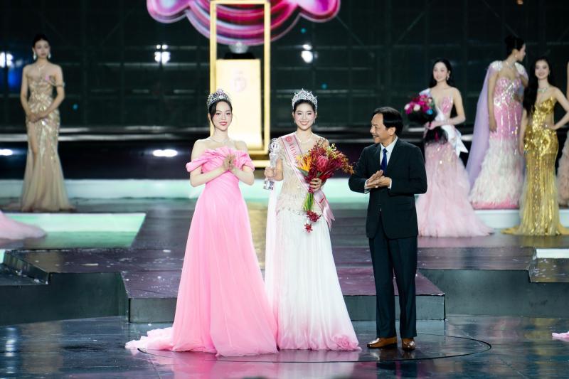 Á hậu Trịnh Thuỳ Linh dạo này: Ở ẩn 6 tháng, lộ loạt 