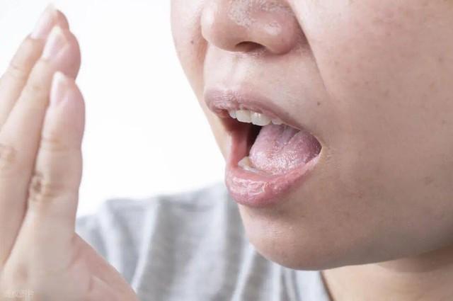 Thấy 1 dấu hiệu lặp lại cả tháng, người phụ nữ phát hiện bị ung thư: Có 5 bất thường buổi sáng bác sĩ bảo "đi khám ngay kẻo muộn"- Ảnh 2.