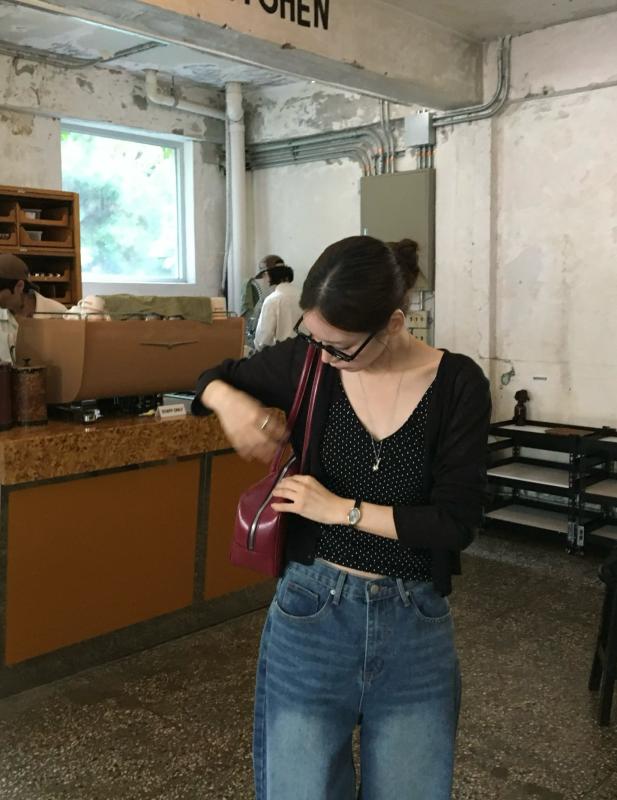 5 kiểu áo khoác kết hợp với quần jeans là đẹp nhất- Ảnh 12.