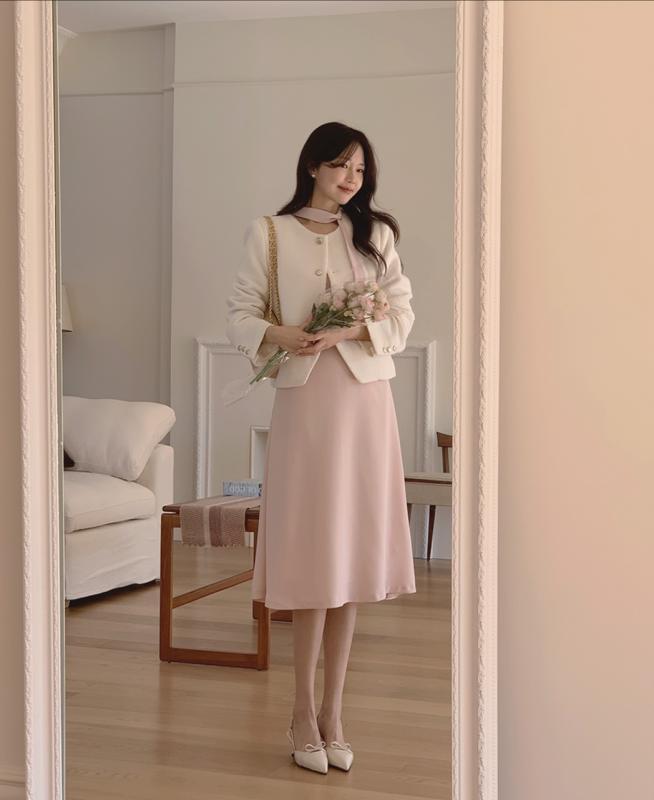 4 kiểu áo khoác hoàn hảo cho nàng có chiều cao khiêm tốn: Mẫu số 2 đặc biệt sang chảnh và long lanh- Ảnh 2. 4 kiểu áo khoác hoàn hảo cho nàng có chiều cao khiêm tốn: Mẫu số 2 đặc biệt sang chảnh và long lanh- Ảnh 2.