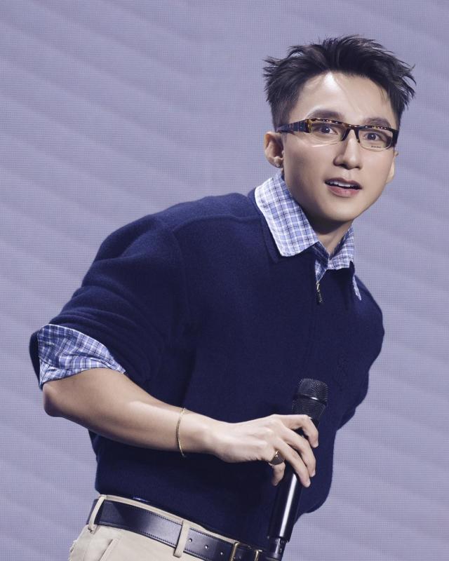 Lộ ảnh hiếm thời Sơn Tùng M-TP đi hát hội chợ, 1 ánh nhìn "tố cáo" tất cả- Ảnh 3.