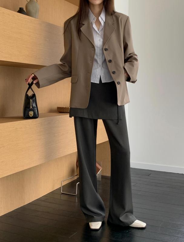 Áo blazer và quần âu: Công thức nhân đôi sự thanh lịch, mặc đi làm 5 ngày 1 tuần cũng không thấy chán- Ảnh 10.