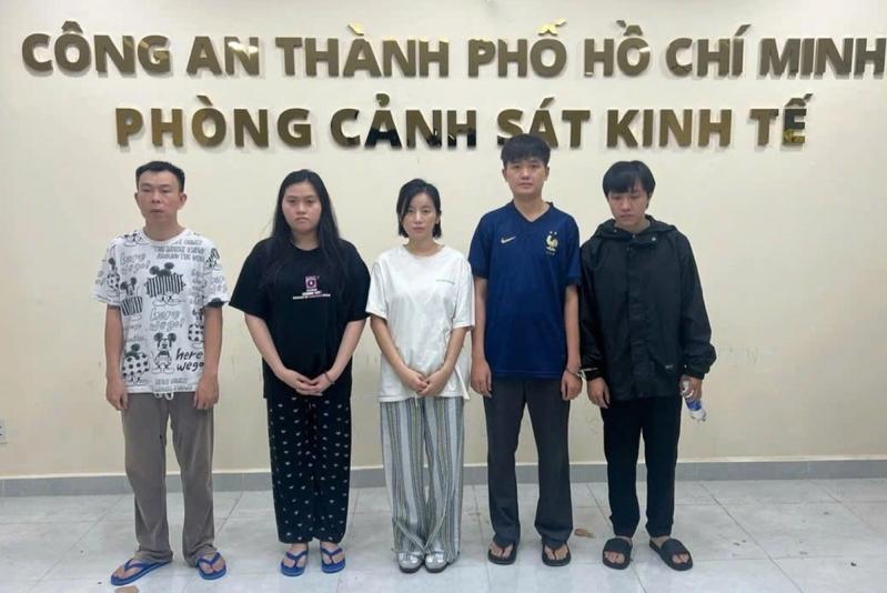 Một năm bão tố của Trương Ngọc Ánh, Thùy Tiên- Ảnh 2.