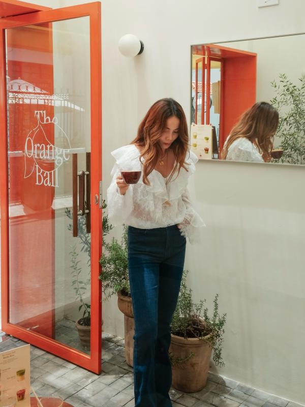 5 cách mặc quần jeans dành cho phụ nữ trên 40 tuổi: Đẹp và sang tới độ hoàn hảo- Ảnh 3.