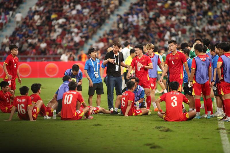 Khoảnh khắc U22 Việt Nam vô địch, Quốc ca Việt Nam vang lên đầy tự hào tại SEA Games- Ảnh 1.