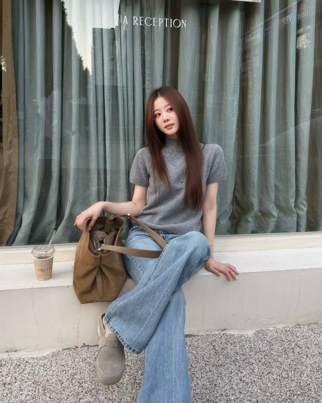 Trời chuyển lạnh, chị em phải diện ngay combo áo len và quần jeans với 5 cách kết hợp siêu hack tuổi- Ảnh 11.