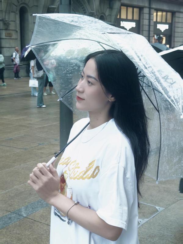 Hoa khôi bóng chuyền mang hàm Đại uý gây sốt với ảnh tổng kết 2025: Visual xinh đẹp, thành tích cực 