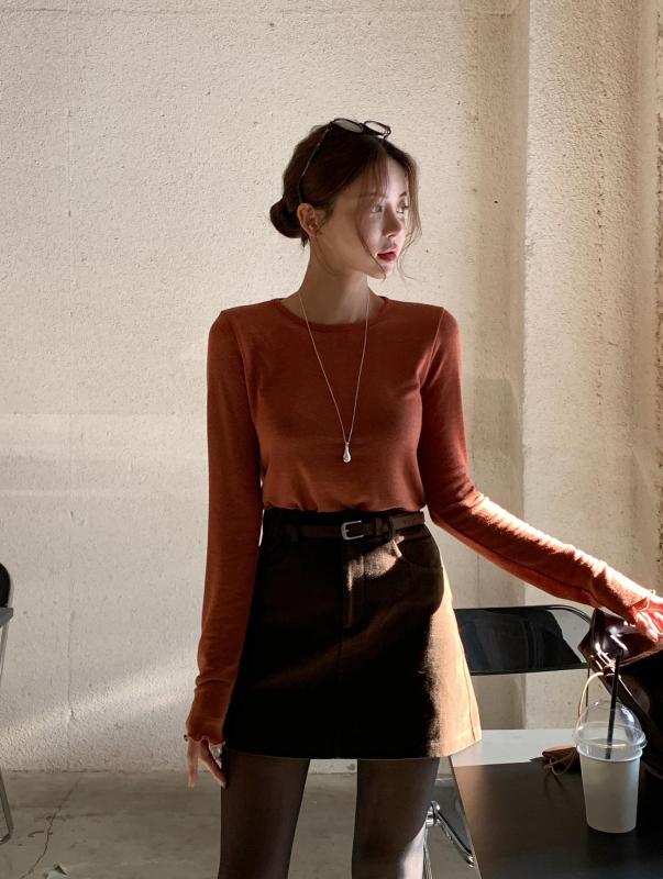 Sáng suốt nhất lúc này là sắm 5 kiểu áo mỏng nhẹ, mặc được từ cuối đông tới tận hết mùa xuân 2026- Ảnh 16.