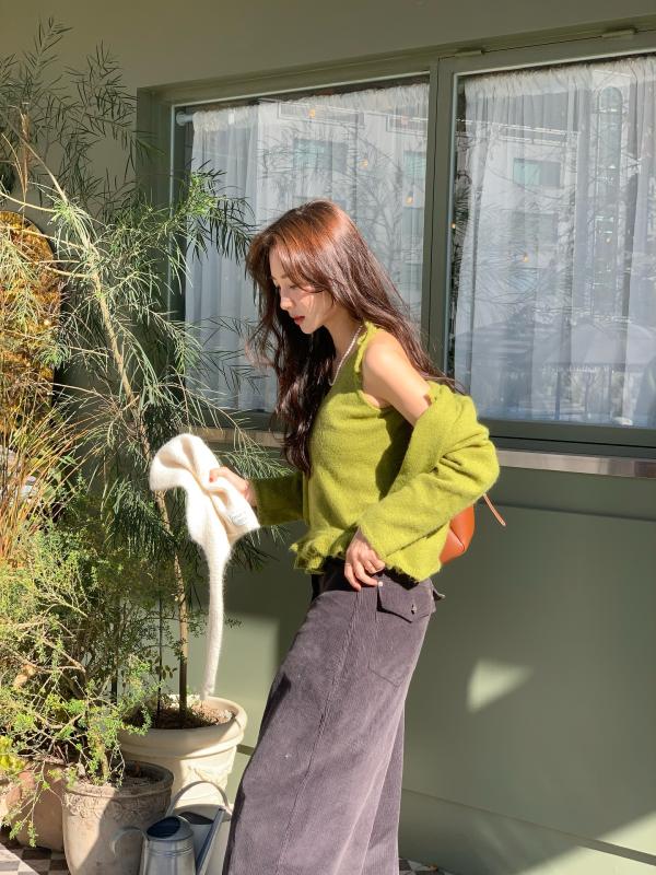 Quần tối màu tưởng dễ tính nhưng phải phối với 5 mẫu áo này mới là đẹp nhất- Ảnh 7.