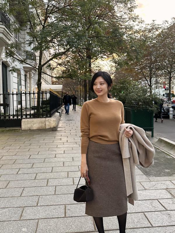 Phụ nữ Hàn có 4 cách mặc áo len đơn giản vô cùng, nhưng rất sành điệu- Ảnh 1.