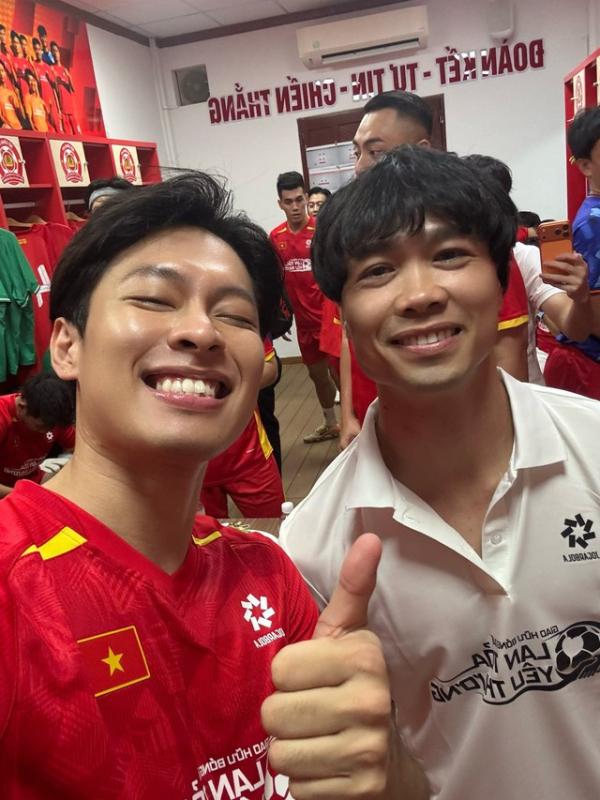 Nam rapper khoe ảnh với dàn cầu thủ nổi tiếng nhất Việt Nam Công Phượng, Văn Toàn, có cả một HLV cực hot- Ảnh 2.