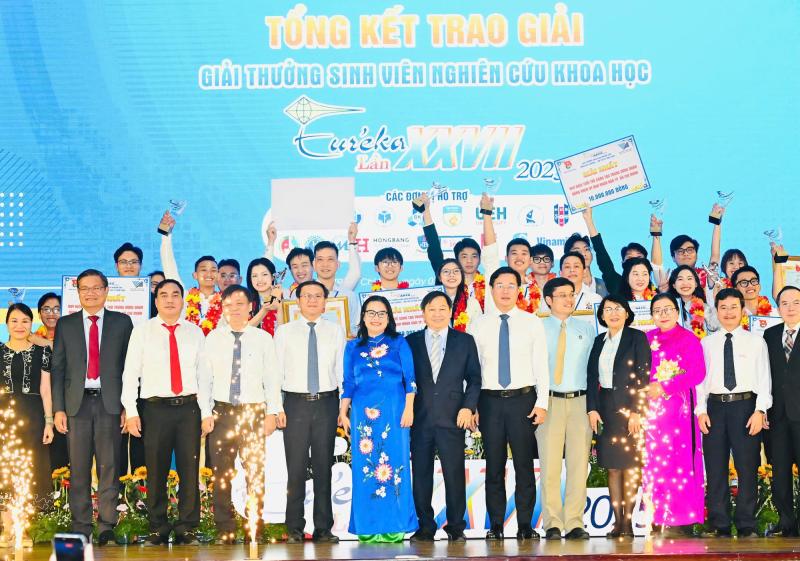 "Hỗ trợ tâm lý cho người bị ung thư" đoạt giải nhất Nghiên cứu khoa học Euréka năm 2025- Ảnh 2.