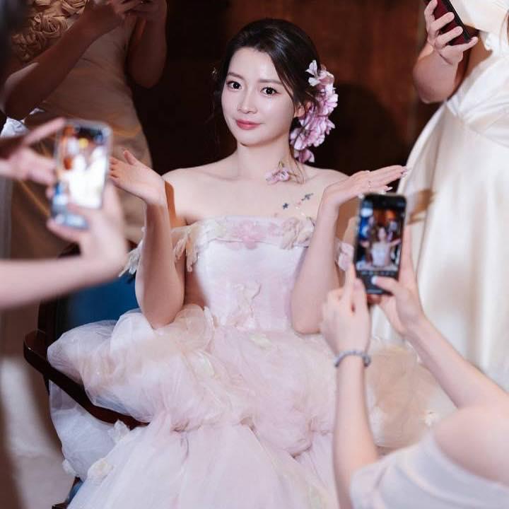 Nữ hoàng cầu lông xinh đẹp như tiên nữ trong ngày cưới ngôi sao cùng đội tuyển- Ảnh 7.