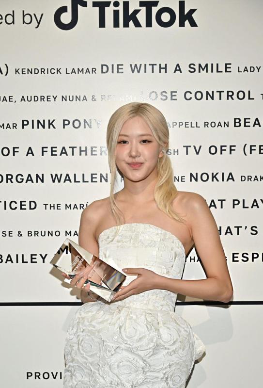 Thành viên hát hay nhất BLACKPINK xinh như công chúa, ngày càng đẹp phát sáng- Ảnh 2.