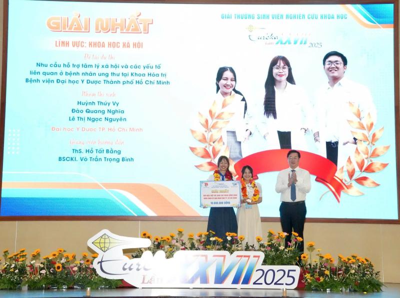 "Hỗ trợ tâm lý cho người bị ung thư" đoạt giải nhất Nghiên cứu khoa học Euréka năm 2025- Ảnh 1.