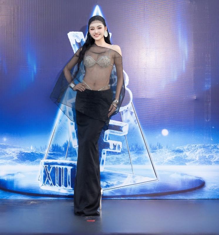 Yến Nhi lên đồ hở bạo, cặp Hoa hậu - diễn viên bị 