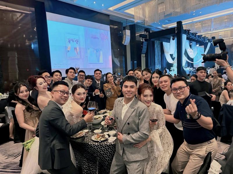 MC Huyền Tạt Mù tạt sánh đôi với 