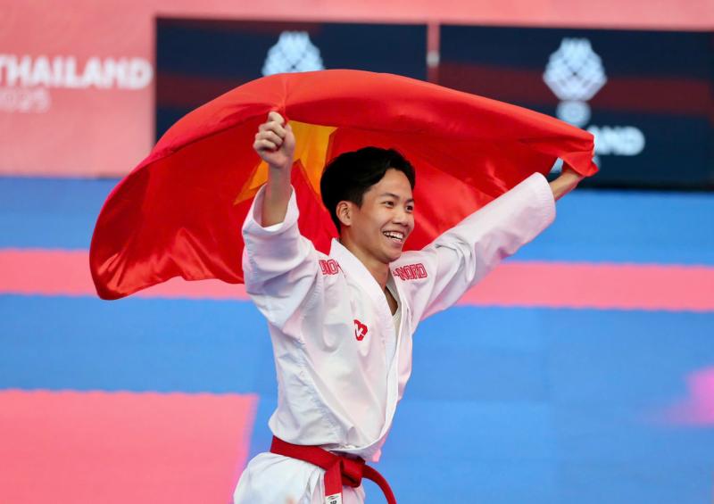 Võ sĩ Việt Nam vừa nhận huy chương vàng tại SEA Games 33 có 1 chi tiết khiến G-DRAGON được "thơm lây"- Ảnh 4.