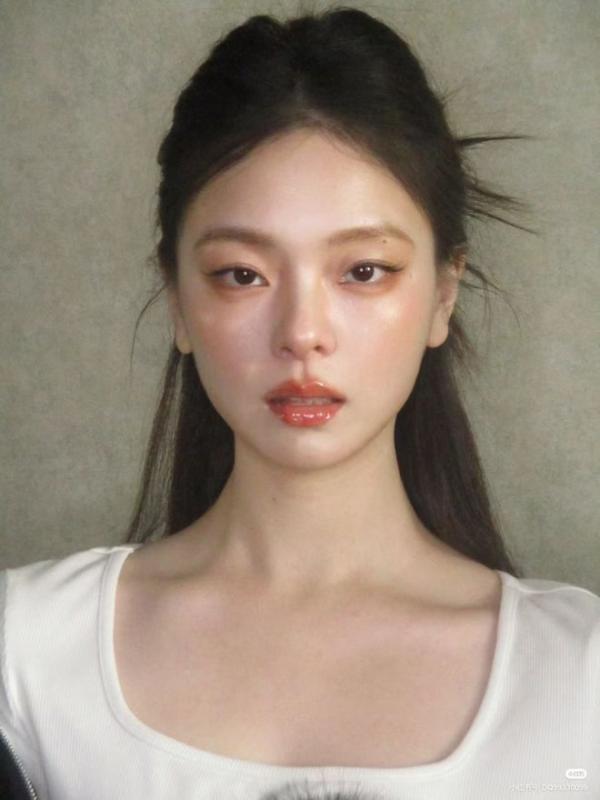 7 xu hướng làm đẹp nổi bật nhất năm 2025 do Vogue bình chọn- Ảnh 24.