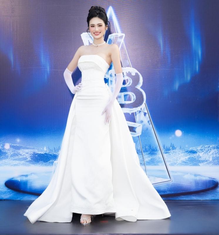 Yến Nhi lên đồ hở bạo, cặp Hoa hậu - diễn viên bị 