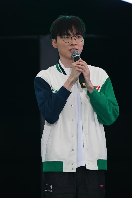 Những khoảnh khắc ấn tượng nhất sự kiện T1 đến Việt Nam: Thầy Giáo Ba solokill Faker, fan Việt tổ chức sinh nhật cho Oner- Ảnh 1.