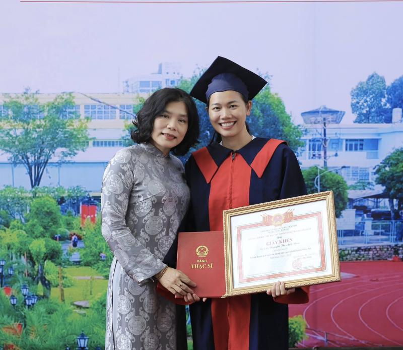 Ánh Viên cực xinh ngày nhận bằng Thạc sĩ, netizen không ngớt lời khen: 