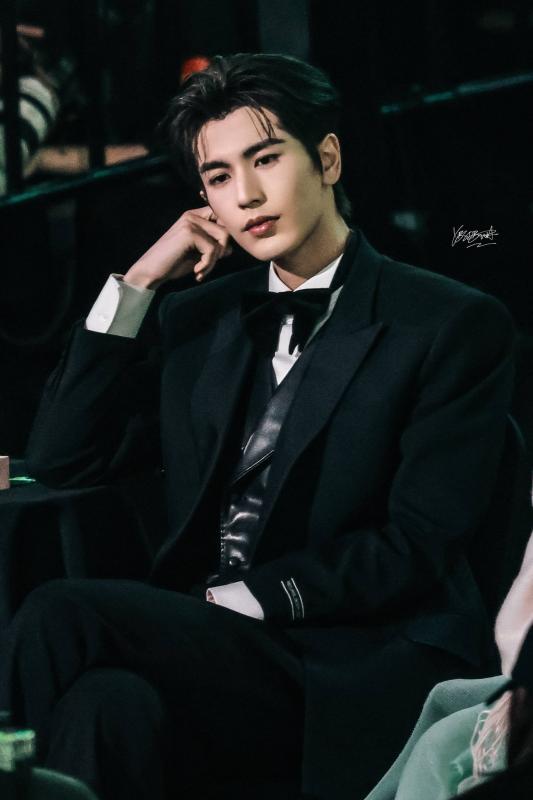 Mỹ nam đẹp đến độ chỉ buồn ngủ cũng ẵm 1 triệu tim: Visual vô địch thiên hạ, ngắm mê không thoát nổi- Ảnh 2.