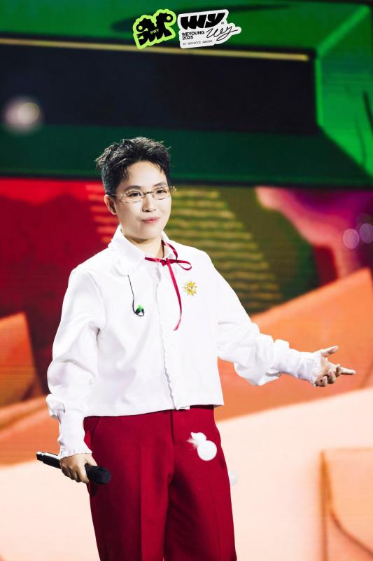 WeYoung 2025: Khi các nghệ sĩ trẻ làm chủ sân khấu và toả sáng bằng câu chuyện âm nhạc của chính mình- Ảnh 19.