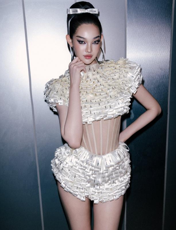 Cô gái 2K1 xinh như 