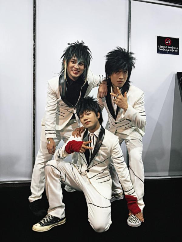 Buổi tổng duyệt "bất ổn" trước thềm concert Anh Trai Say Hi: Á quân thì "đội bàn", Avatar chạy nhông nhông trên sân khấu- Ảnh 3.
