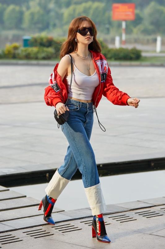 Ngọc Trinh đi đầu trend 