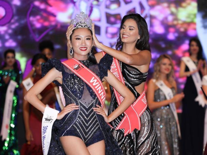 Hoa hậu Việt vỡ òa hạnh phúc, được bạn trai bí mật cầu hôn trên trực thăng- Ảnh 3.